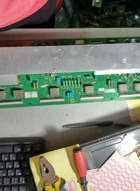 LJ92-01516A：长虹电视PT50700等离子Y板缓冲板LJ41-05308A