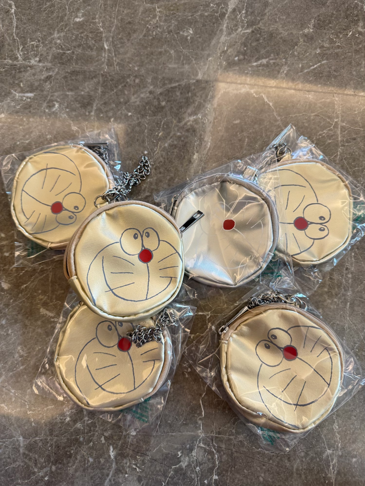 日单卡通图案圆形耳机包 零钱包收纳包 附赠链条 包挂