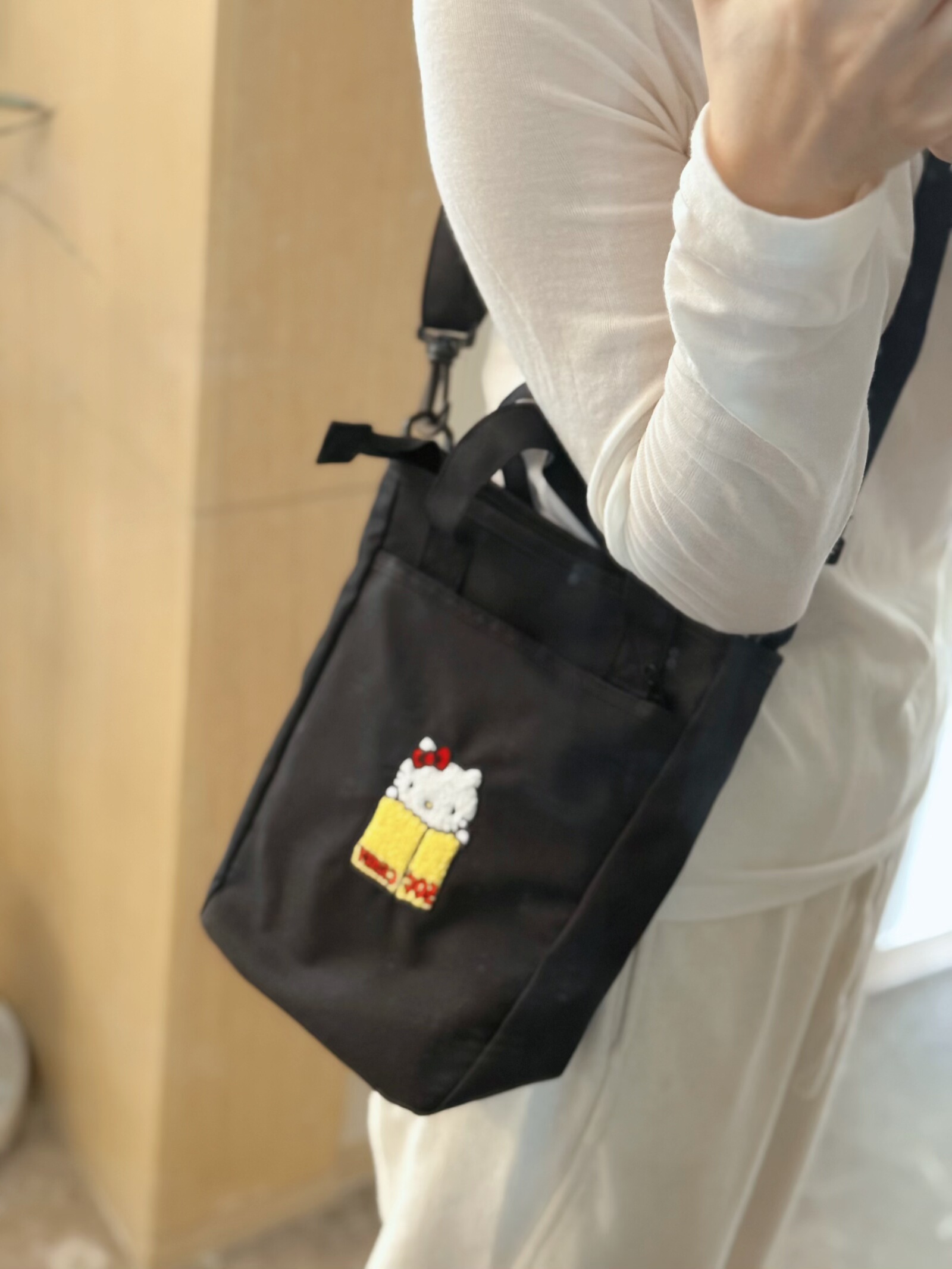 孤品日单kitty刺绣植绒牛津坊单肩斜挎手提包 肩带可调节可拆卸