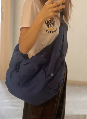 日单S de R防泼水宽肩带大斜挎包 松弛感 做工无敌 46*28*13