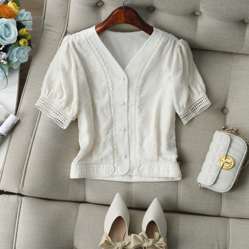 V领泡泡袖植绒绣花蕾丝衬衫上衣