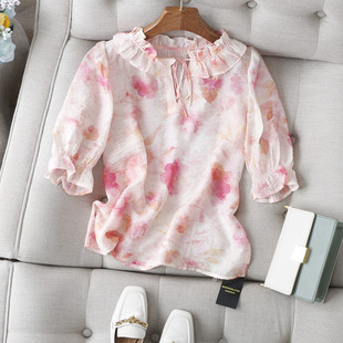 女 粉色晕染印花褶皱肌理天丝衬衫 面若桃花 花边木耳领系带泡泡袖