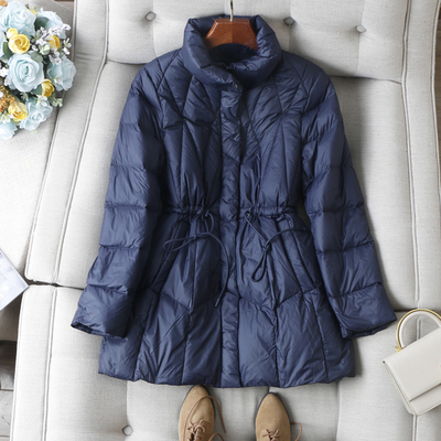 被云朵般包围~简洁大方小立领90鸭绒显瘦抽绳收腰羽绒服外套女冬
