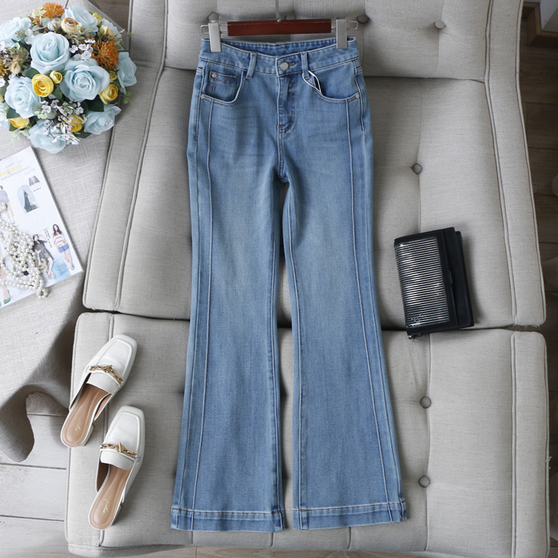 显高浅色牛仔微喇长裤