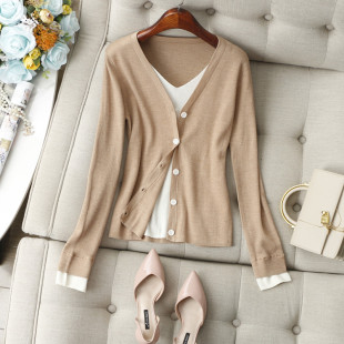 时髦叠穿~文艺范撞色设计露锁骨V领长袖假两件全羊毛针织衫开衫女