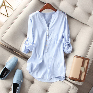 通勤休闲兼顾的工装款式 可调节袖人丝V领七分袖竖条纹衬衫女上衣