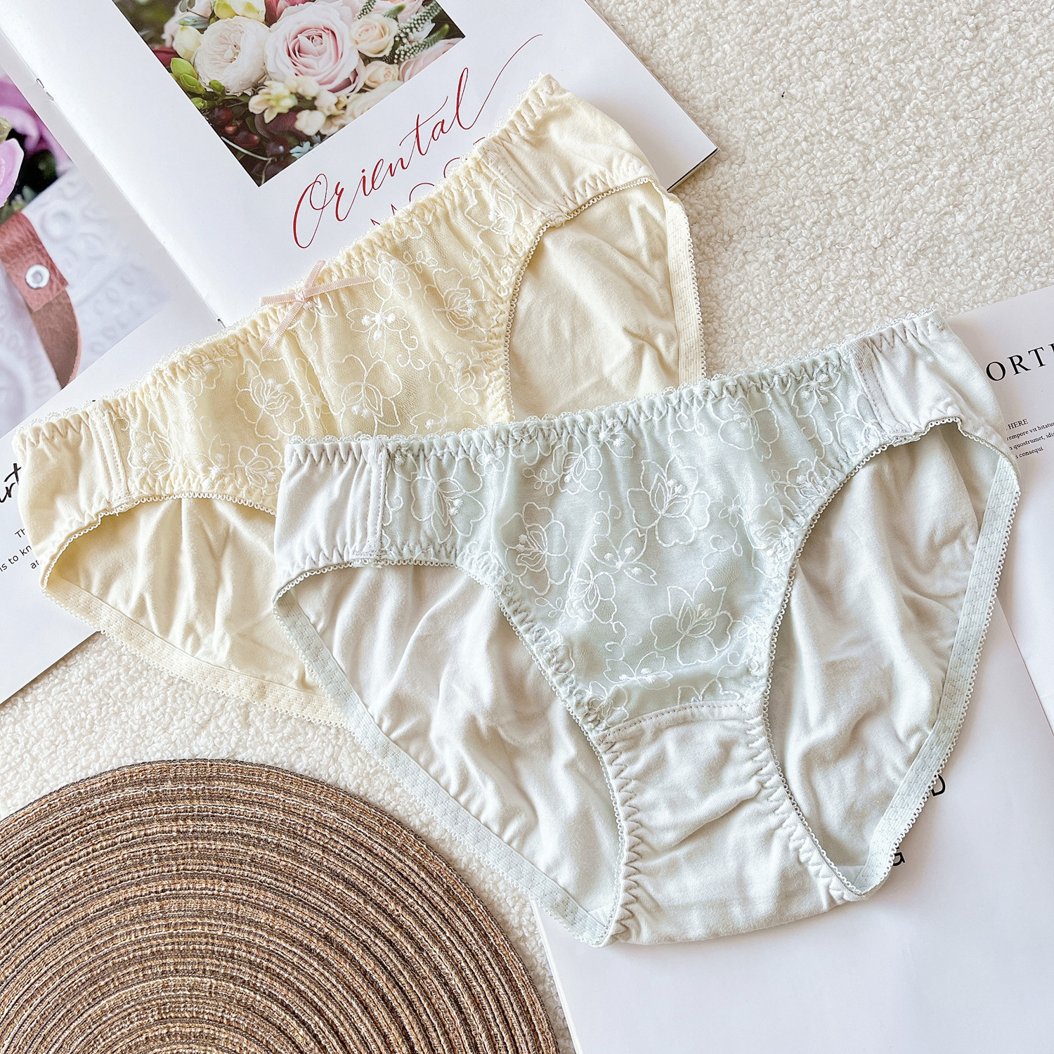 清新淡雅精美刺绣甜美少女浅色系氨纶棉女士中低腰包臀三角内裤,女士内衣/男士内衣/家居服,女三角裤,淘宝优惠券,粉丝福利购,淘宝优惠卷