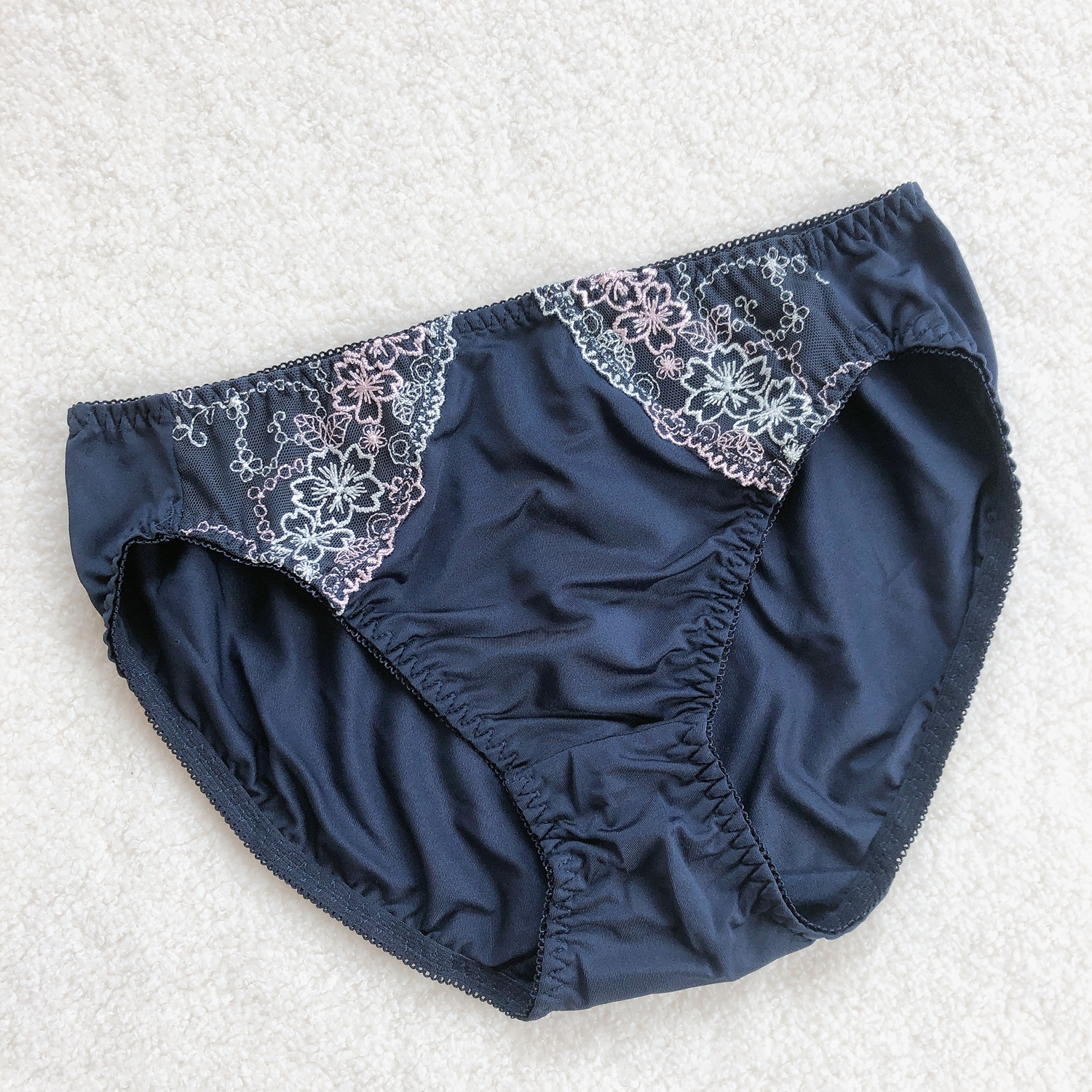 日系小碎花刺绣女士包臀三角内裤
