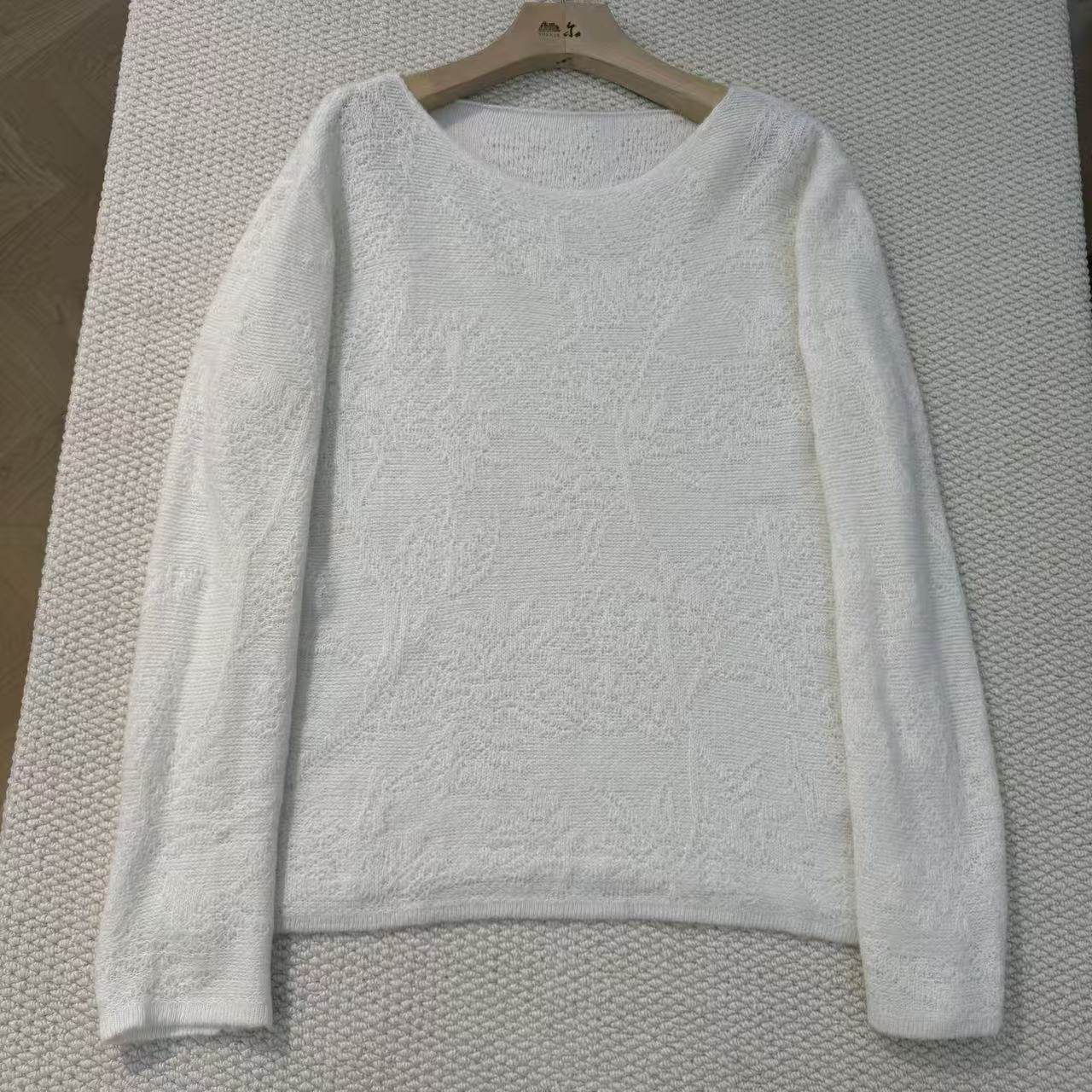 山.尔【简素】极简纯色圆领毛衣女白色长袖保暖静奢羊毛衫