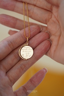 晨禧珠宝 18k金流星翻转金牌刻字母宝宝头像定制纪念吊坠实用礼物