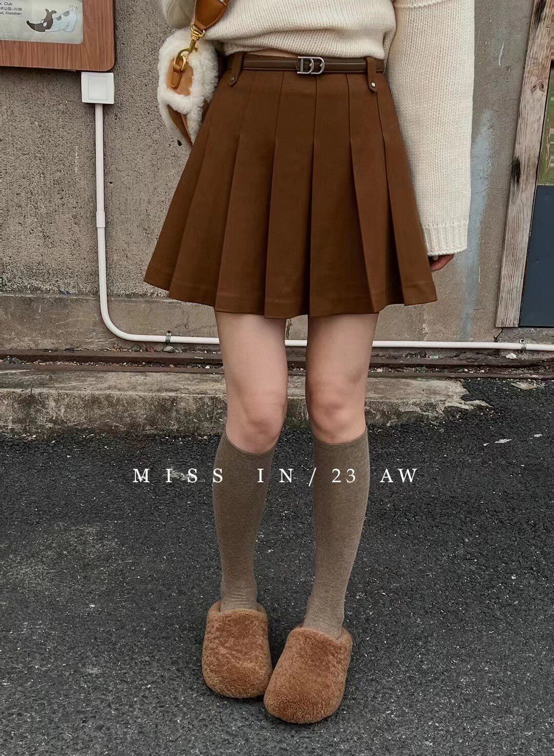 2023欧洲站高端秋冬新款10.28秋冬女士中腰时尚半身裙短裙