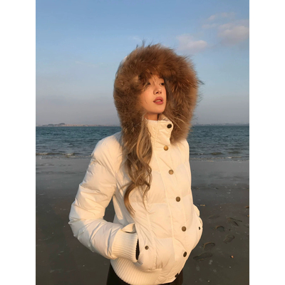 8uioio 海岛岁时记 白色短款羽绒服女秋冬新款连帽毛领外套