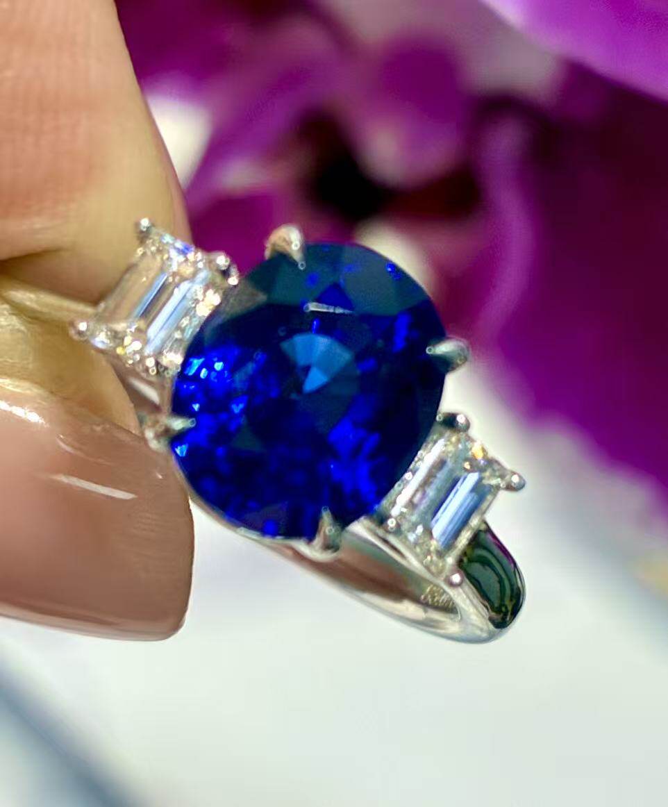 3万多捡漏 3克拉皇家蓝蓝宝石钻戒18K金镶钻30几分钻石三石款