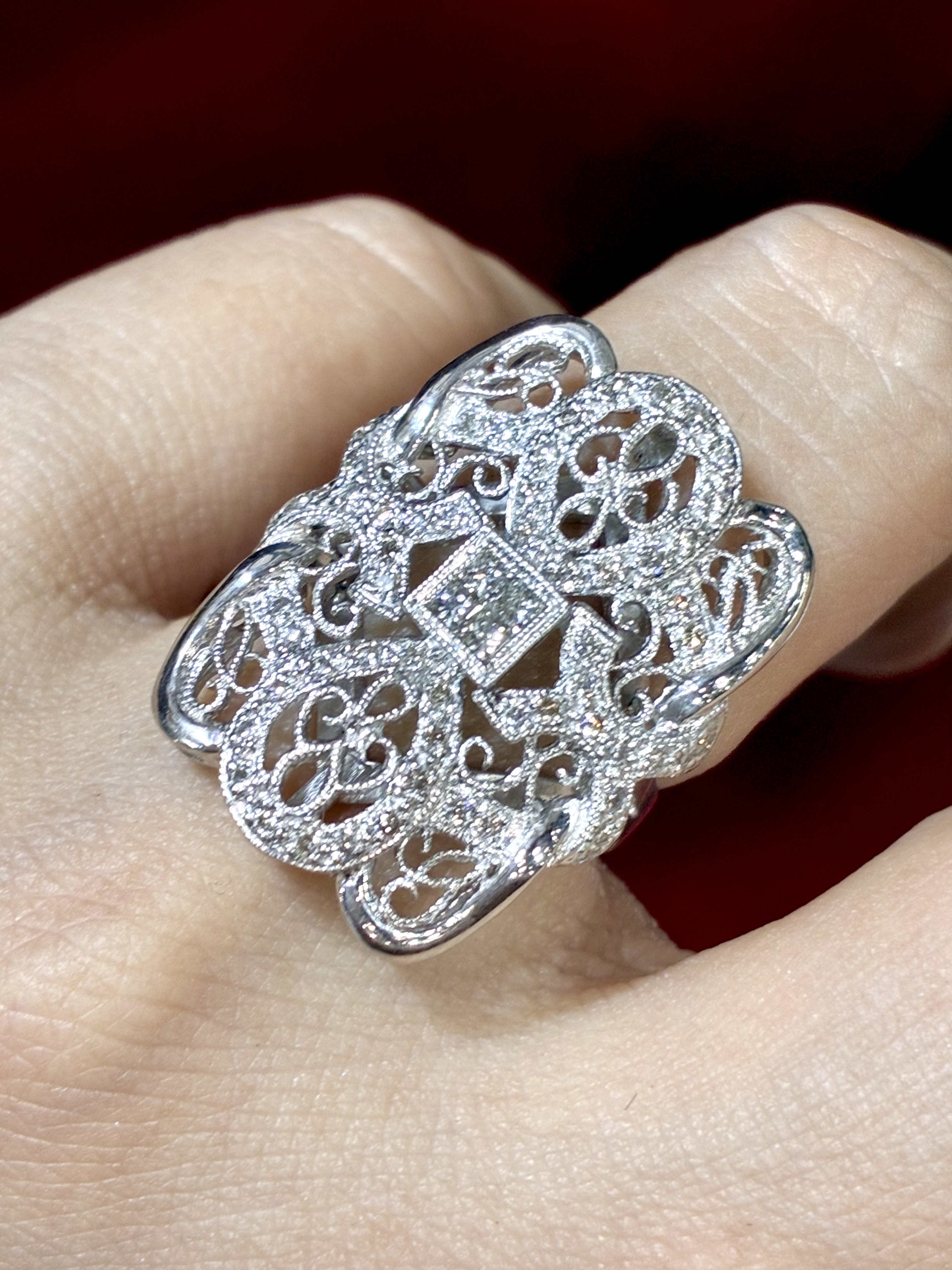 8800日本珠宝展亏本卖18K白金钻戒7.8克重工镶嵌53分天然钻石戒指