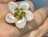 18K胸针 1万多大漏M家 正品 11.3克重工18K镶嵌橄榄石28mm大花