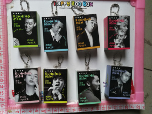 迷你扑克牌奔 跑吧 兄弟T F BOY超小扑克牌纸牌多人桌游随身挂件