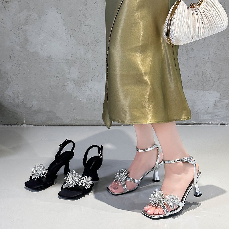 2025年春夏新款水钻花朵露趾一字扣带凉鞋方头名媛风宴会高跟鞋女,女鞋,一字带凉鞋,淘宝优惠券,粉丝福利购,淘宝优惠卷
