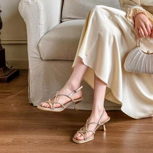 5cm黑色时尚凉鞋女2025夏季新款露趾细跟水钻一字带配裙子高跟鞋