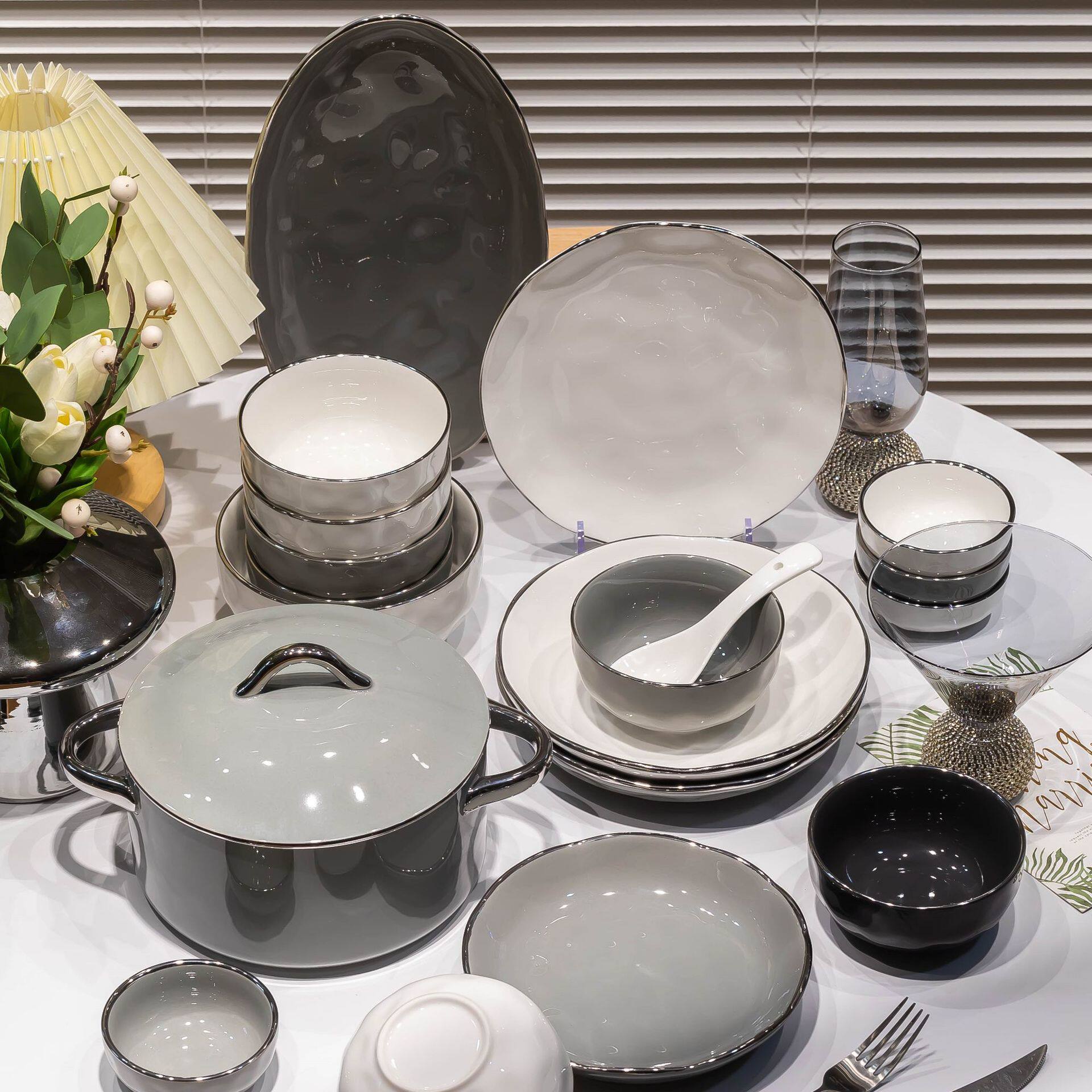 碗碟套装家用陶瓷碗釉下彩餐具套装盘子北欧饭碗年货金边碗具