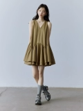 FUSSED Geek Chic_смесь шерсти из ацетата+толстая многослойная строчка_платье-жилет цвета хаки