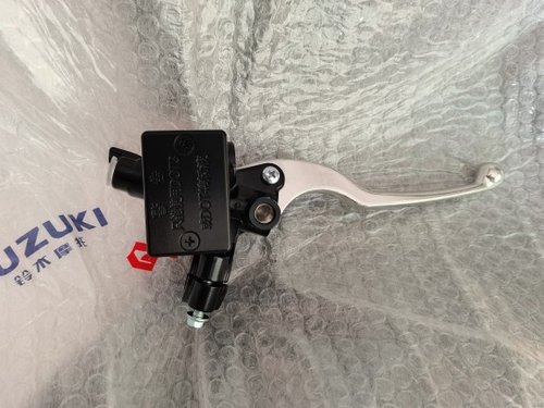 轻骑铃木UYUU125T小海豚110碟刹上泵前制动卡钳刹车泵油压泵配件