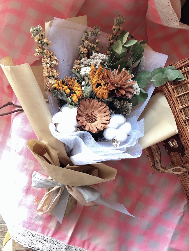 露营野餐手捧花向日葵手捧花非洲太阳花干花束野外拍摄道具摆饰花