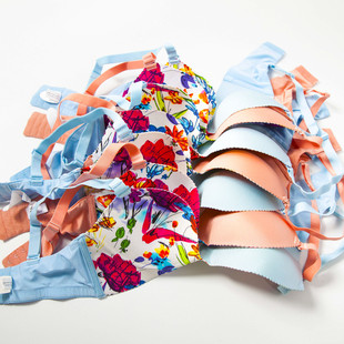 眼花缭乱!柜子货无痕内衣女聚拢胸罩上薄下厚无钢圈文胸