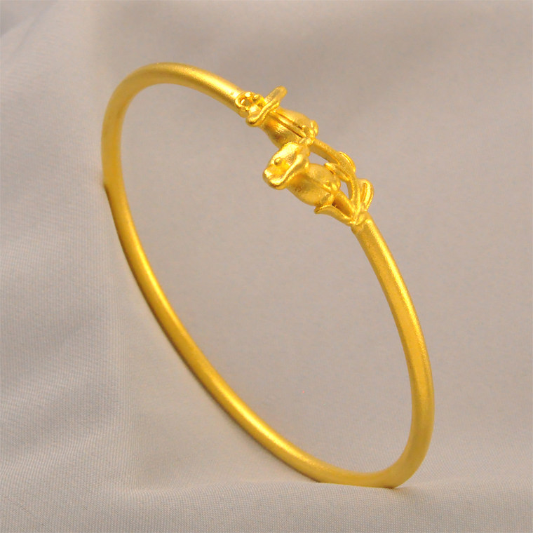 新款花朵开口女款手镯时尚百搭手环仿真黄金色手环气质时尚款手镯