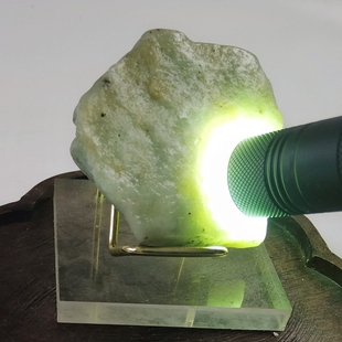 亏甩新疆岫玉蓝冰天青冻原石观赏石 珠子吊坠牌子料140克