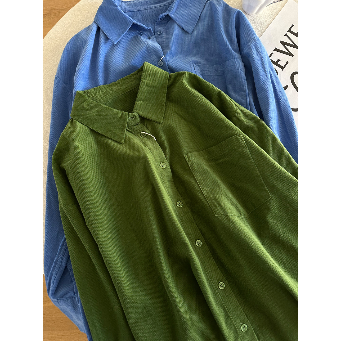 简约灯芯绒翻领排扣衬衫休闲衬衣