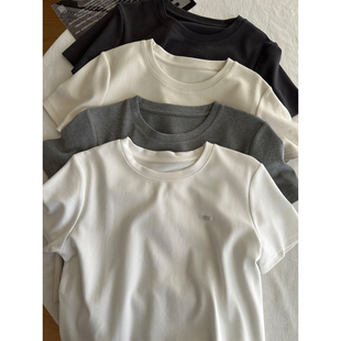 秋款磨毛感云朵绒小扣子设计韩版T恤女显瘦百搭圆领正肩短袖上衣