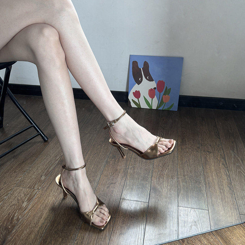 [明星同款]配裙子的绝美高跟凉鞋女夏季外穿一字带粗跟金色高跟鞋