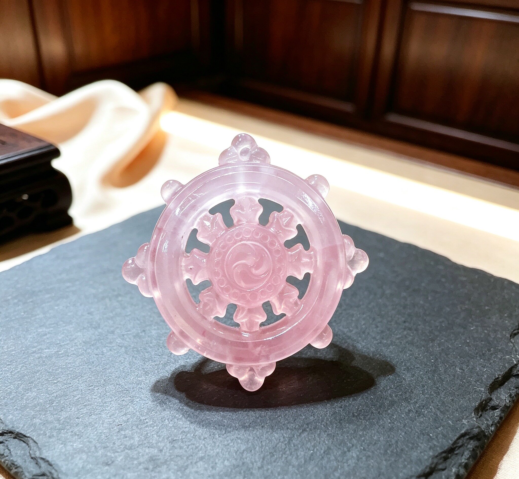 天然粉水晶法轮摆件 镂空雕刻八辐法轮 晶体通透  送礼自用