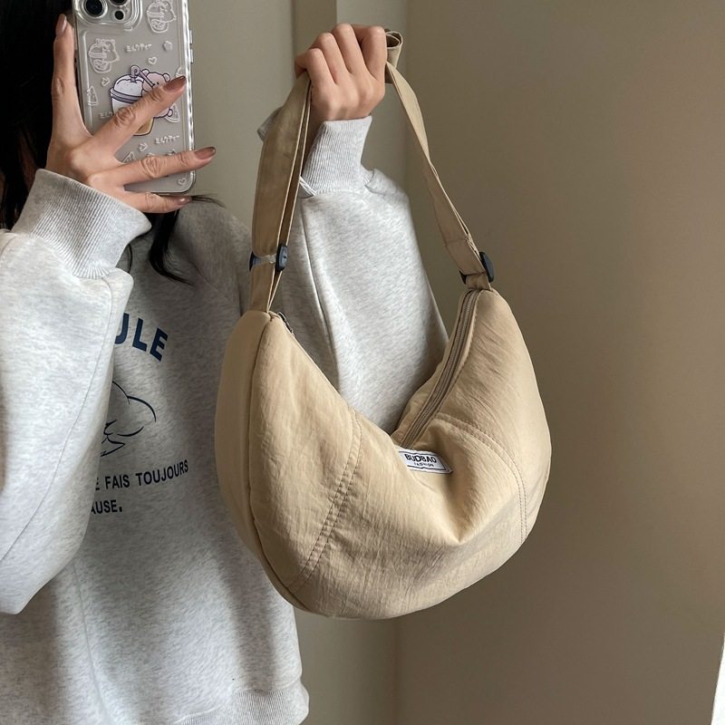 尼龙布包女士休闲包宽肩带通勤包轻便简约女包新款港风单肩斜挎包,箱包皮具/热销女包/男包,腋下包,淘宝优惠券,粉丝福利购,淘宝优惠卷