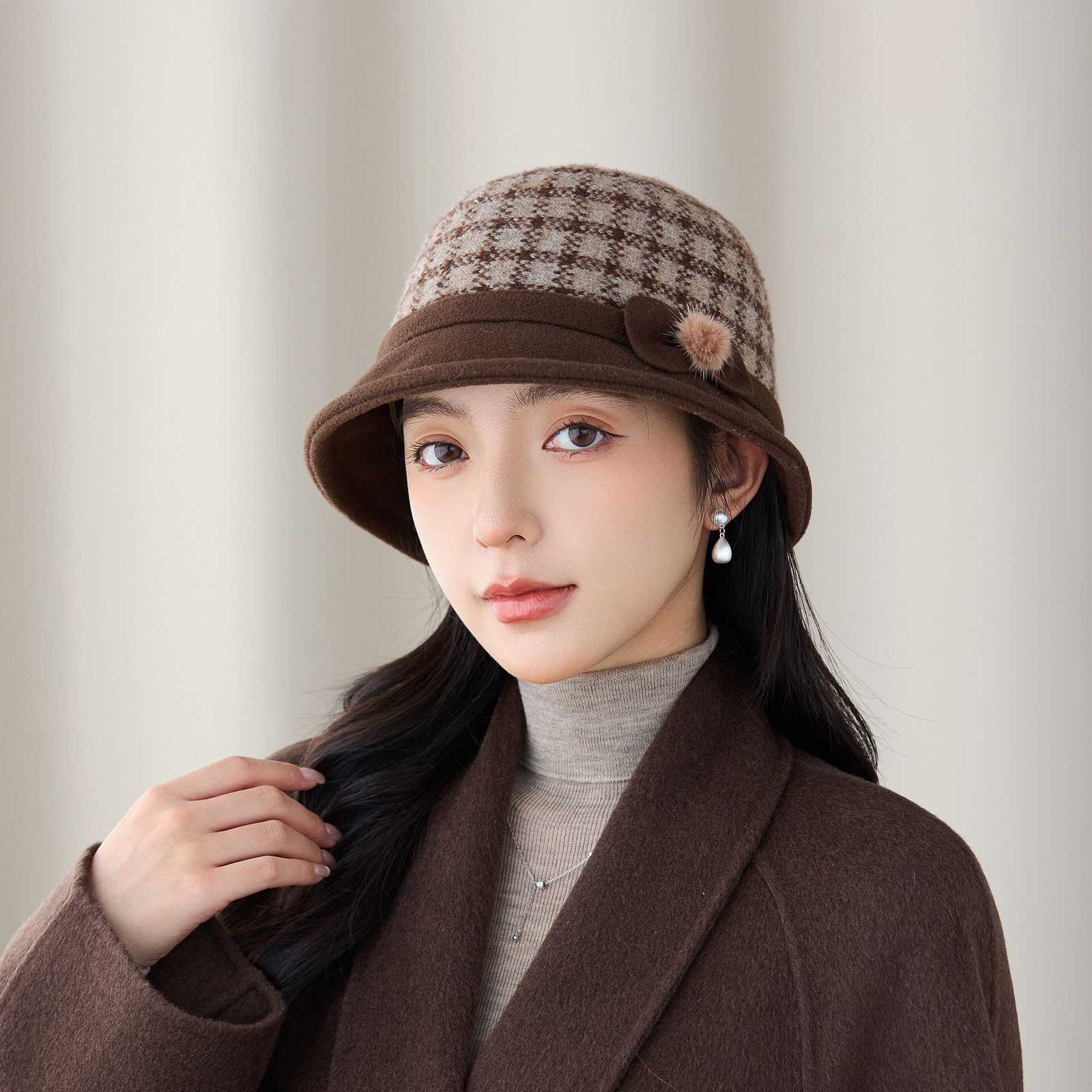 格子羊毛呢渔夫帽子新款秋冬中老年女士加绒厚保暖防风寒针织盆帽