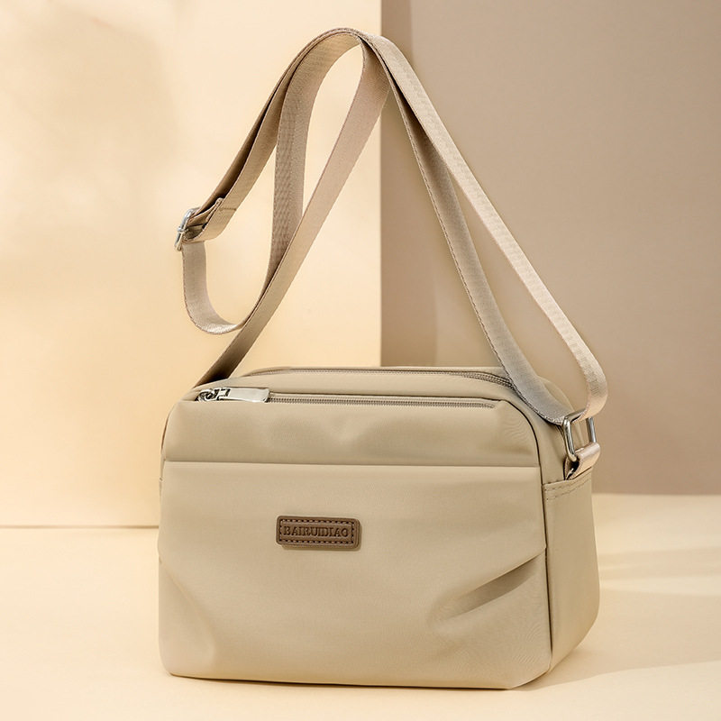 高级感尼龙布包斜挎包女2025新款多隔层外出旅行便携单肩包大容量