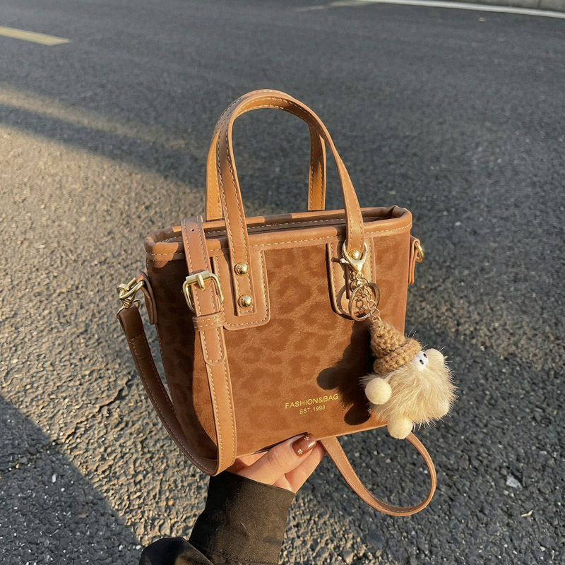 时尚高级感小众设计包包2026秋冬季新款女包流行爆款斜挎包单肩包