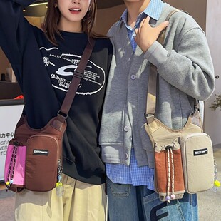 户外运动水杯包斜挎包男款轻便徒步登山手机包通勤单肩包女休闲潮