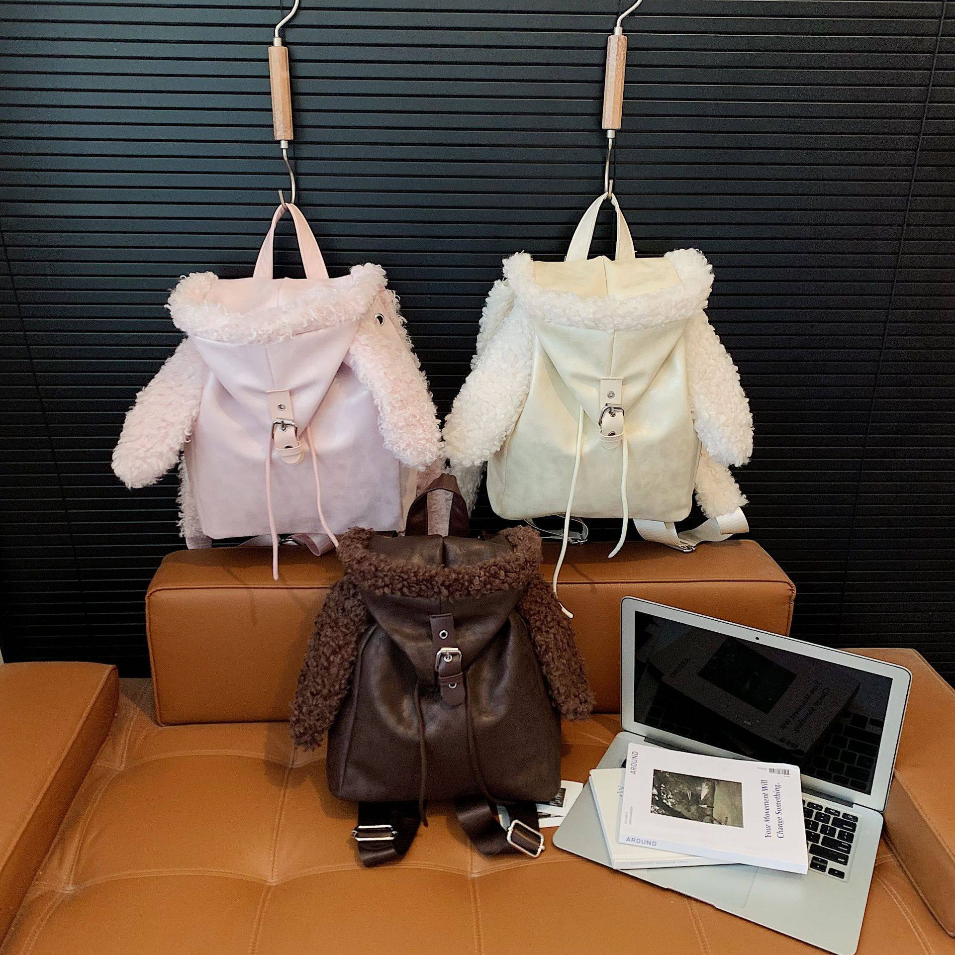 时尚韩系感女双肩包可爱卡通兔子通勤包洋气毛绒上课背包休闲百搭