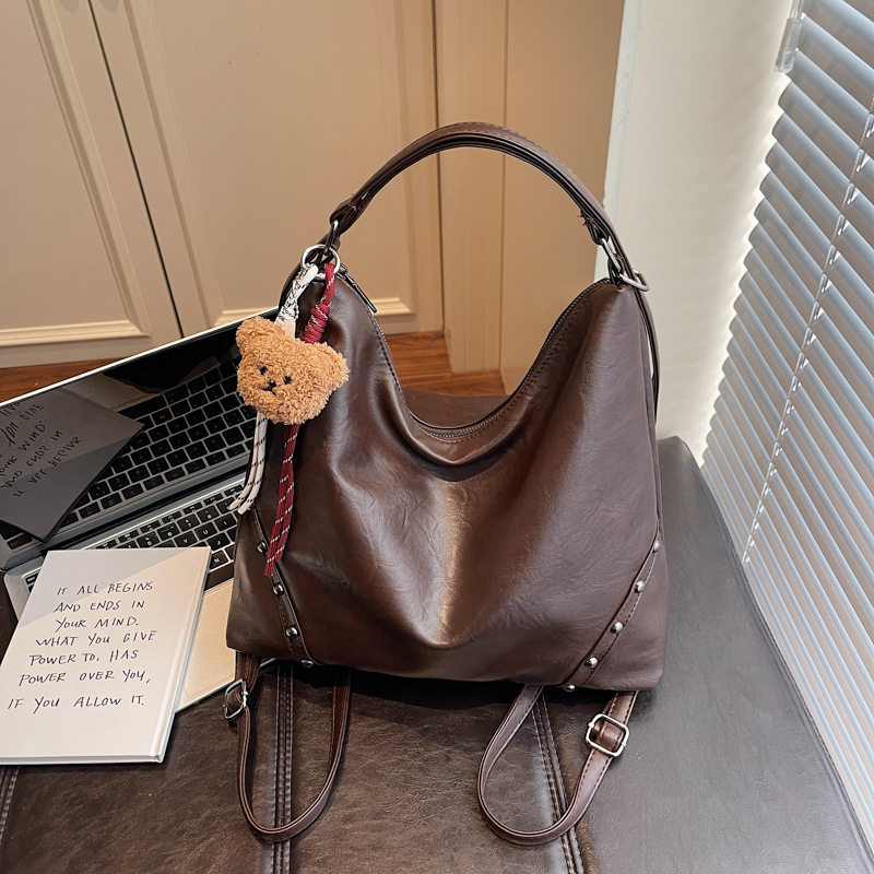 新款单肩包软皮休闲质感百搭简约斜挎包大容量校园上课通勤包包女