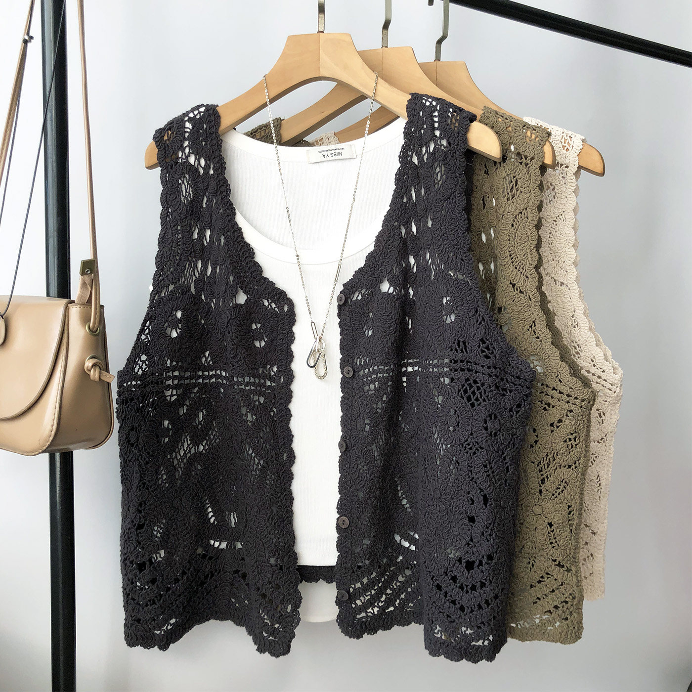 2026春夏钩花镂空马甲坎肩女棉线叠穿针织背心外套无袖开衫马夹