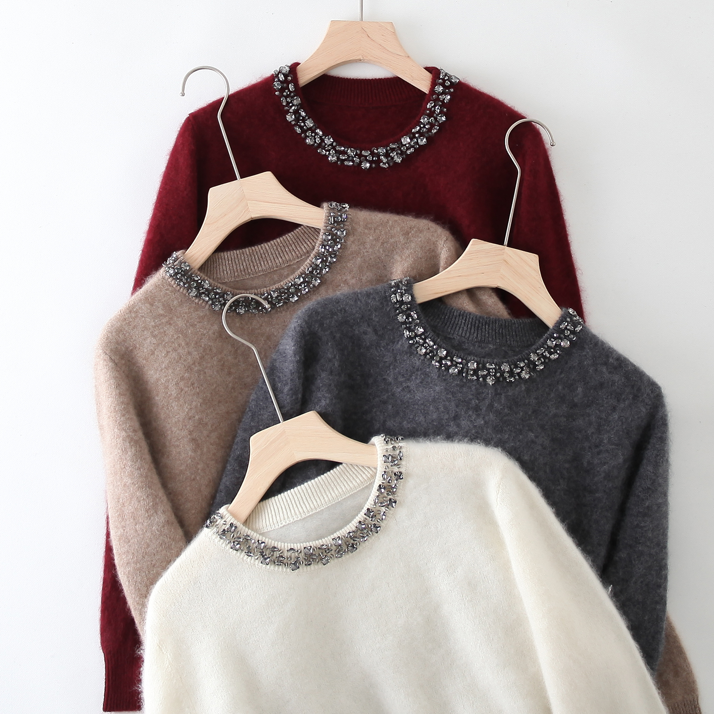 绵羊毛+山羊绒  拉毛绒感毛衣领口手工镶嵌钉珠气质针织衫上衣女