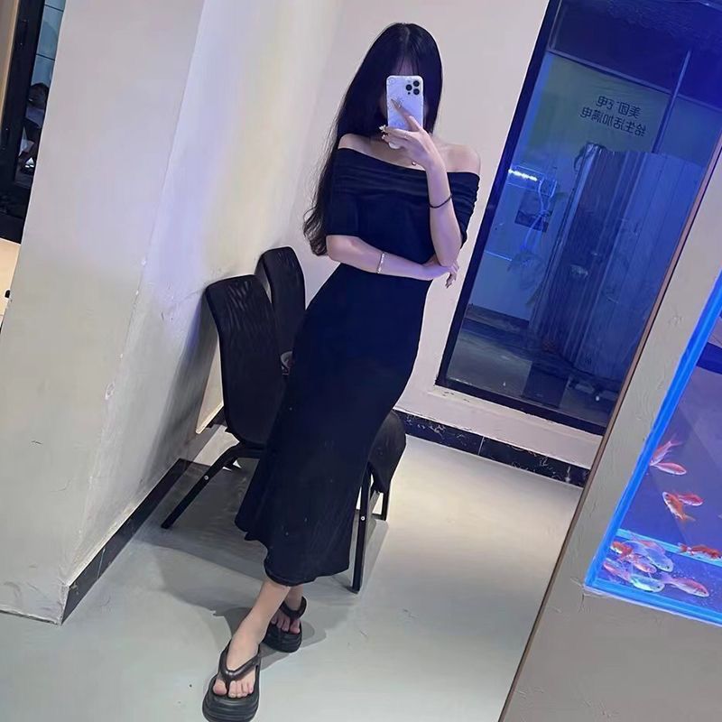 社会女网红同款辣妹法式纯欲风黑色露肩一字领连衣裙短袖包臀
