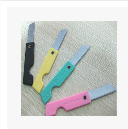先锋D588 一盒12把 塑料小刀 学生小刀 手工小刀 折叠小刀