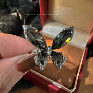 时尚黑色蝴蝶水晶戒指女高级开口可调节奢华气质时髦夸张食指饰品