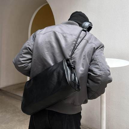 YUEN设计款大容量百搭单肩斜挎包复古软皮通勤水桶枕头托特男女潮