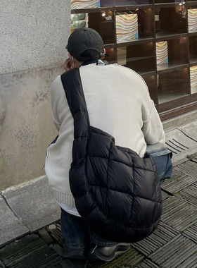 YUEN日系大容量斜挎男女情侣款中性风云朵包单肩百搭ins韩国街头