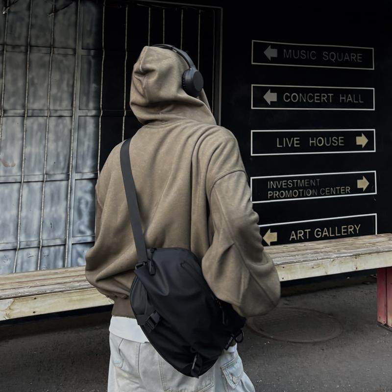 防水休闲工装斜挎邮差包