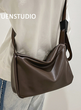 YUEN韩国ins软皮高级感复古单肩斜跨男女包包大容量枕头中性挎包