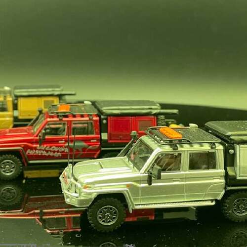瑕疵Autobots model 1/64 LC79 6X6 重度改装穿越版 合金汽车模型
